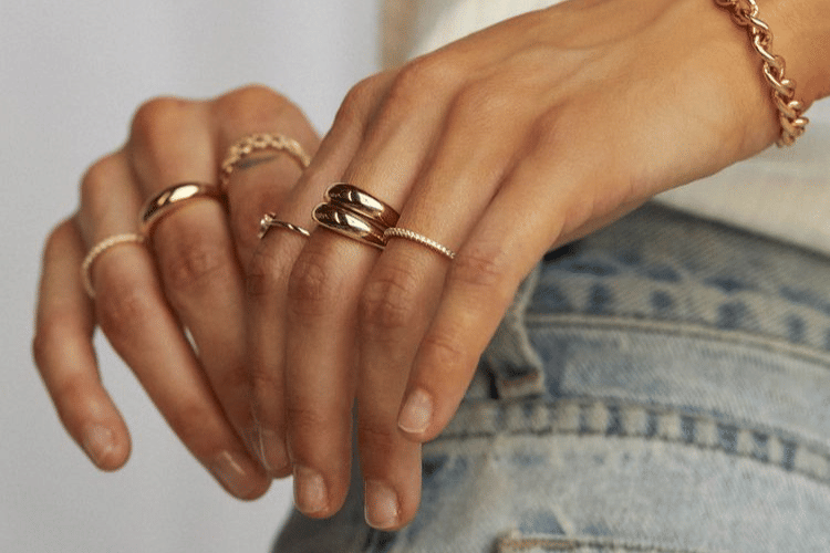 Cover Cincin Emas Acara - pinterest.com.png