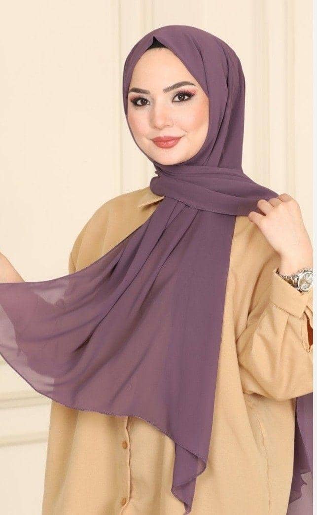 Kerudung Ungu dan baju Coklat Sand