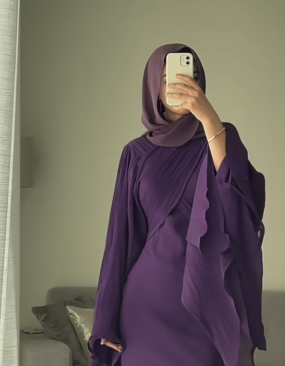 Kerudung Ungu dan Baju Ungu