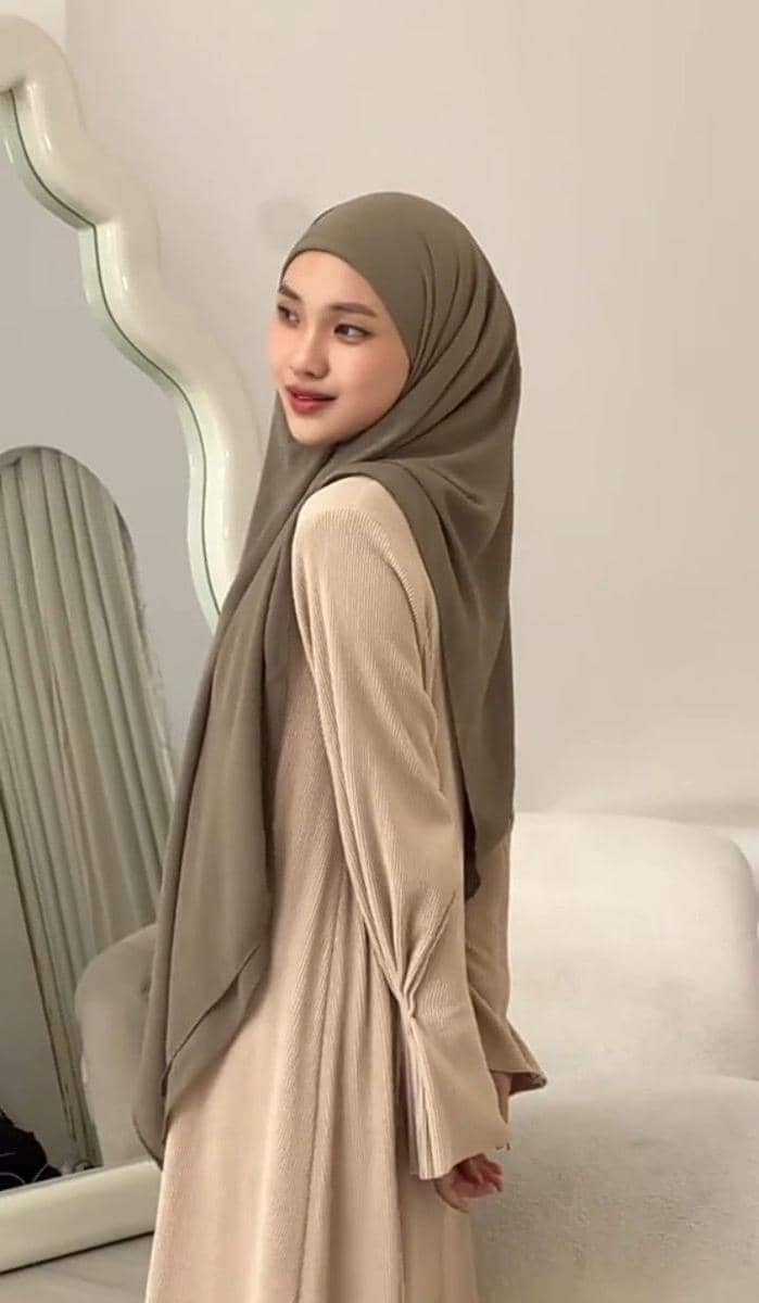 Baju Latte dan Jilbab Taupe