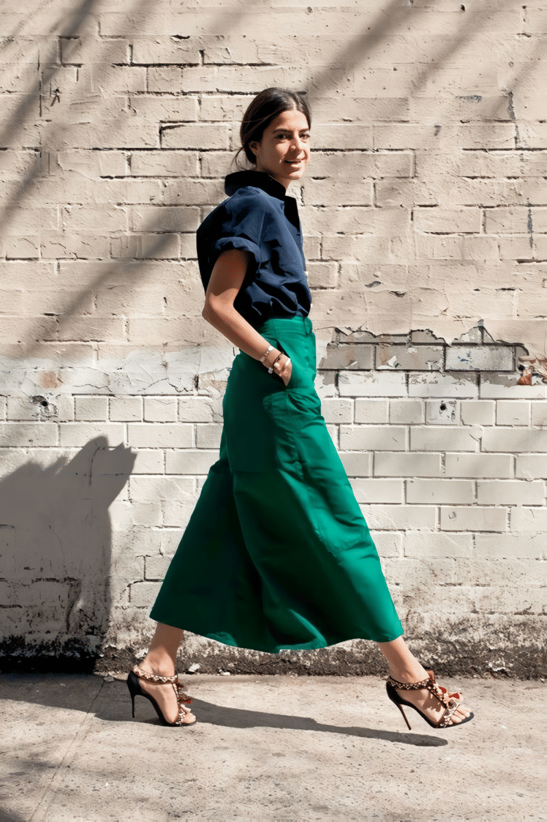 Baju Biru Tua dan Celana Hijau HD