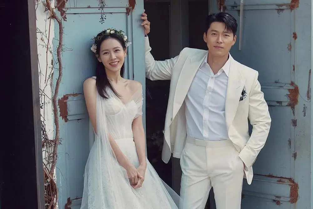 Uchar kema Erimning forumi sikilib, oral jinsiy aloqa qiladi