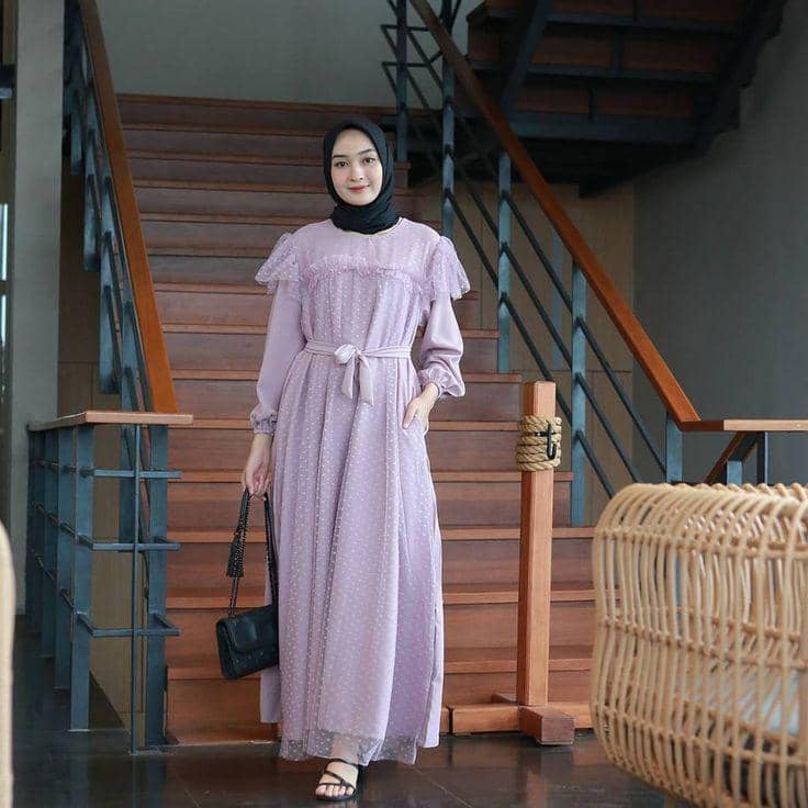 Gamis Taro dan Jilbab Hitam