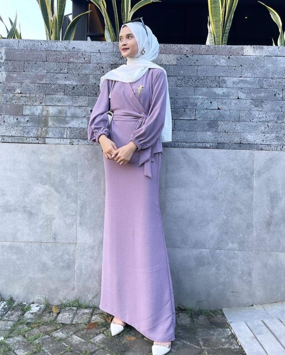 Gamis Taro dan Jilbab Putih