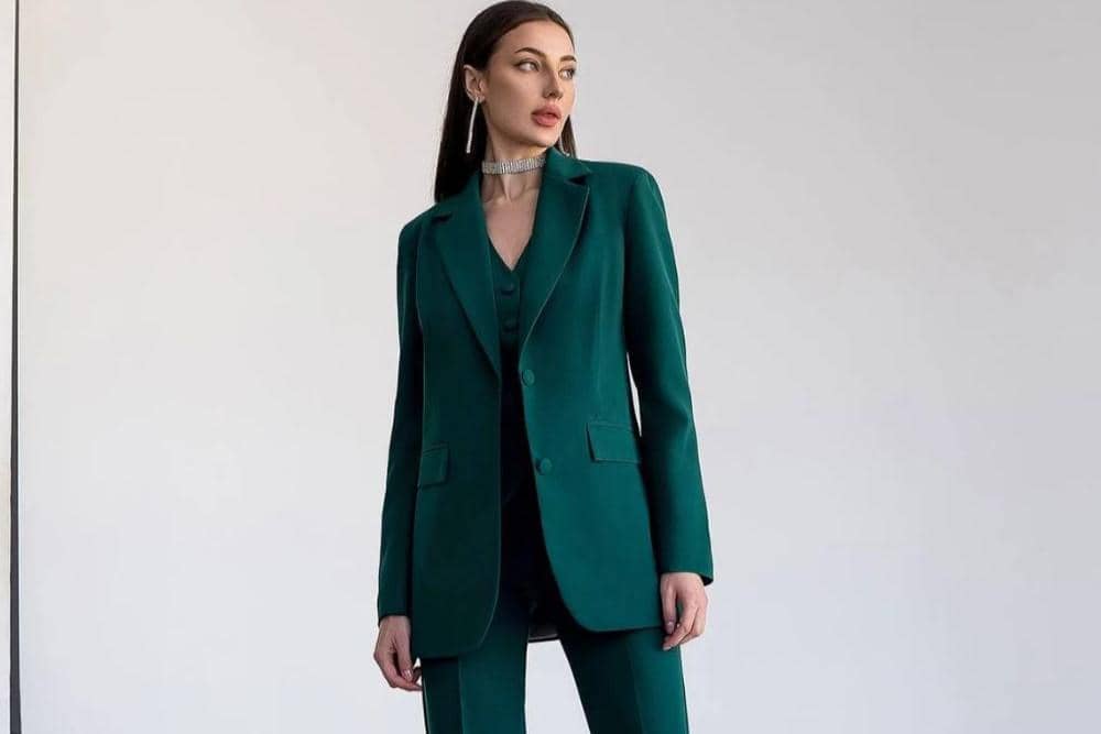 Contoh perpaduan warna emerald dalam fashion pinterest/Maryam Stiedemann