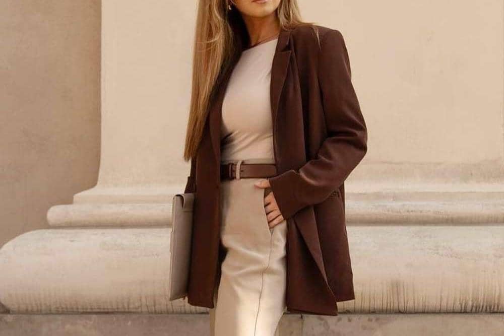 Kombinasi coklat tua dan putih memberi kesan bersih sekaligus timeless pinterest/Shanny Reynolds