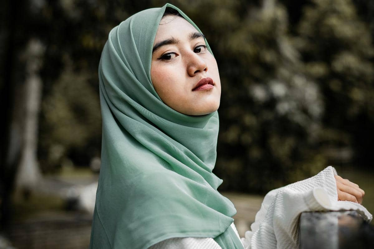 ilustrasi perempuan memakai jilbab