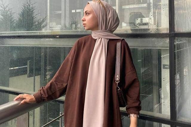 Baju coklat tua cocok dengan jilbab warna apa? pinterest/mirna