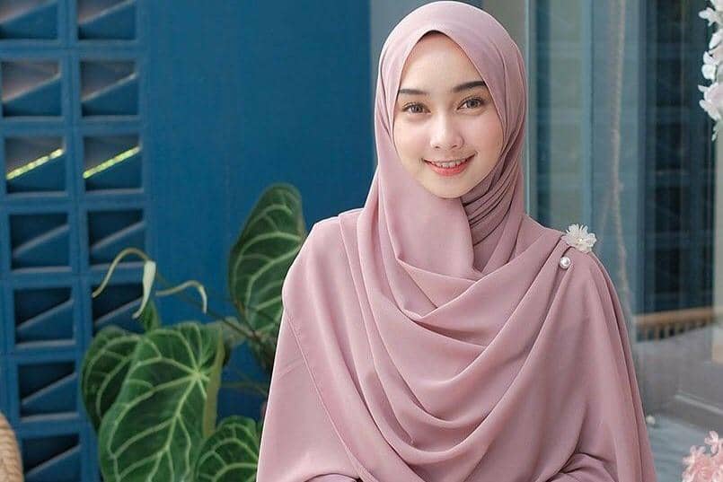 Ceruty memiliki tekstur mirip chiffon, tetapi lebih jatuh dan flowy. pinterest/Denaya Fonzia