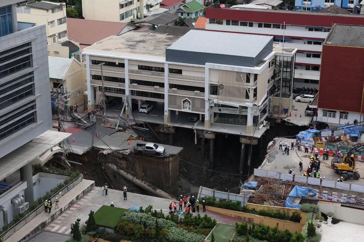 Potret Sinkhole Raksasa Bangkok 