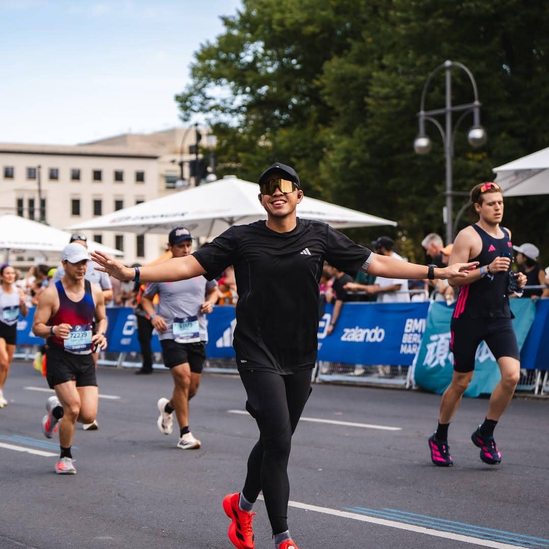 artis yang mengikuti Berlin Marathon 2025