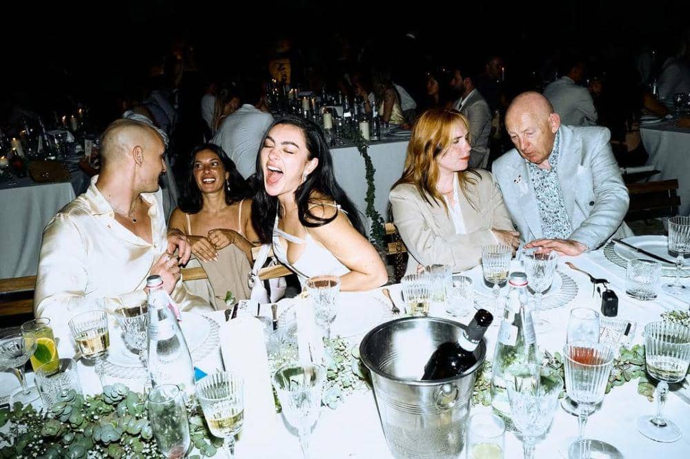  Potret Pernikahan Charli XCX dan George Daniel