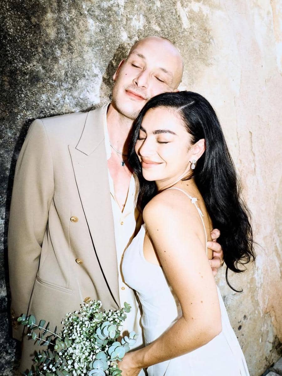 Potret Pernikahan Charli XCX dan George Daniel