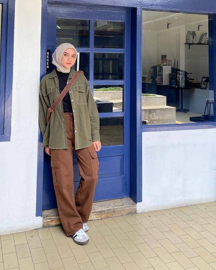 baju army cocok dengan celana warna apa