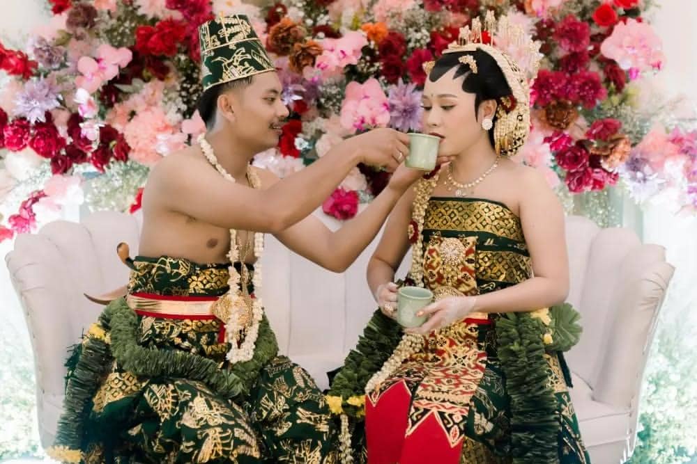 ilustrasi prosesi ngunduh mantu (instagram.com/kadhimasan_)