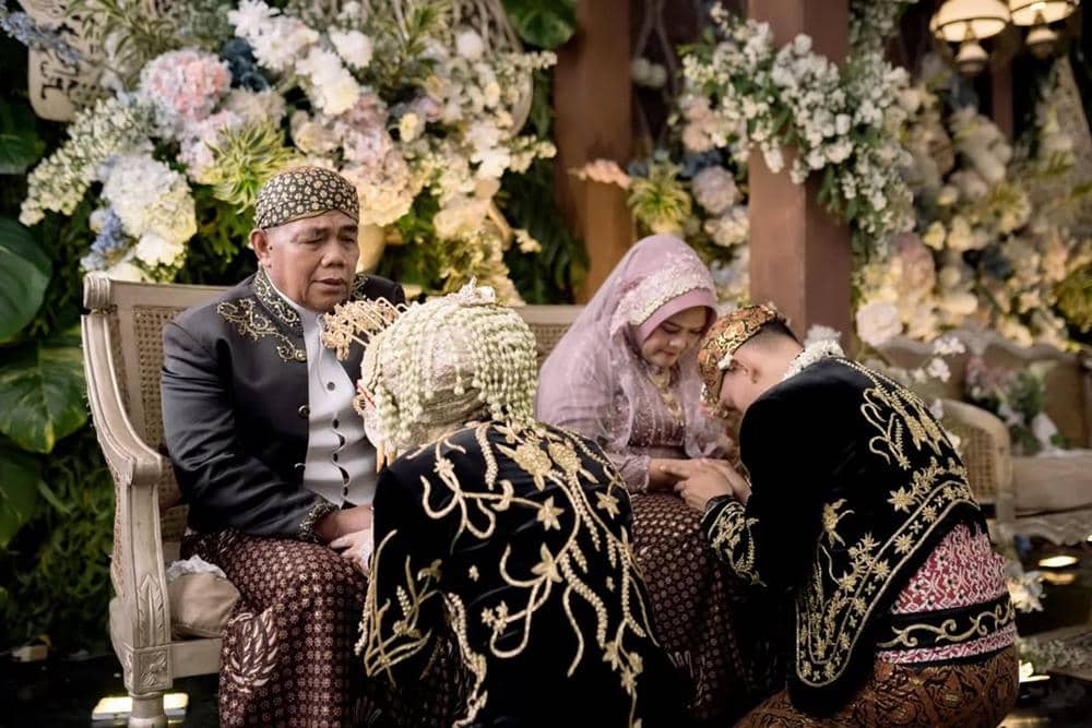 ilustrasi sungkeman (instagram.com/blessingorganizer.id)