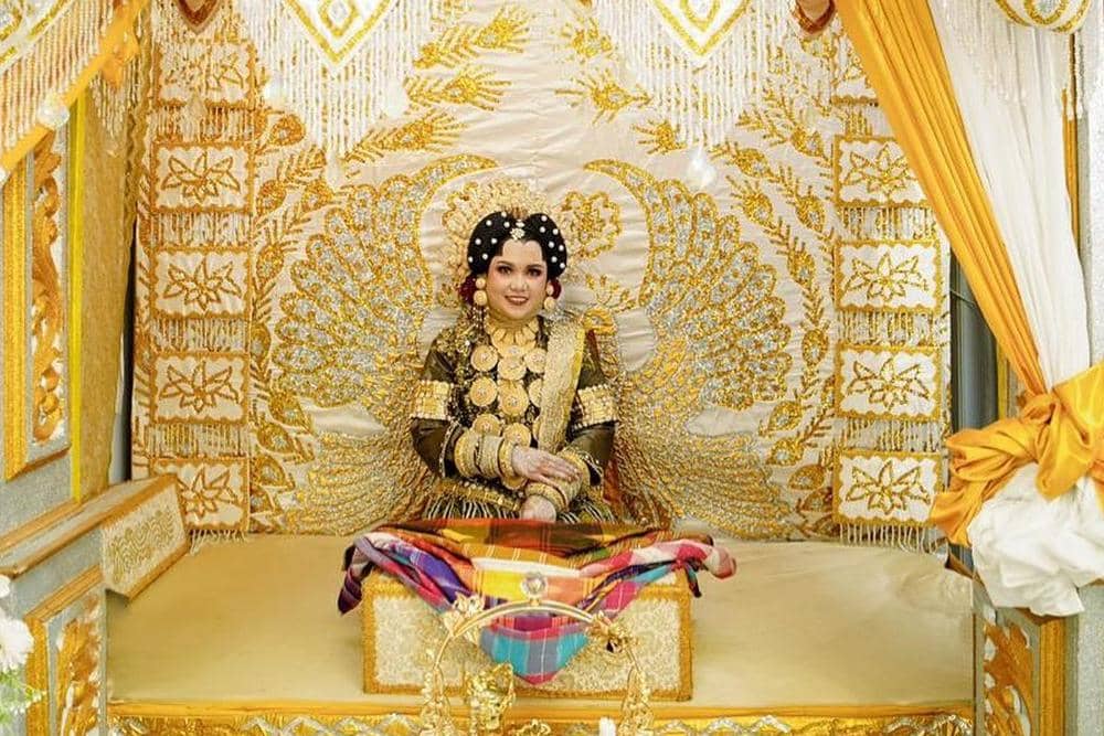 Mapacci @afriyanisafitri95 ..MUA @ninontsr_ Attire @salon.ulfaa Hair do @roseannisha Fotografer .jpg