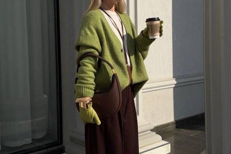 Hijau olive dan milo sama-sama punya nuansa earthy. pinterest/Nataly