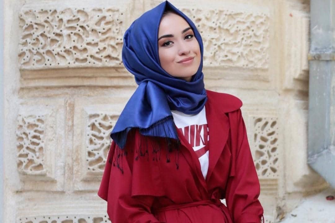 Navy jadi pilihan aman selain hitam. pinterest/Marwa