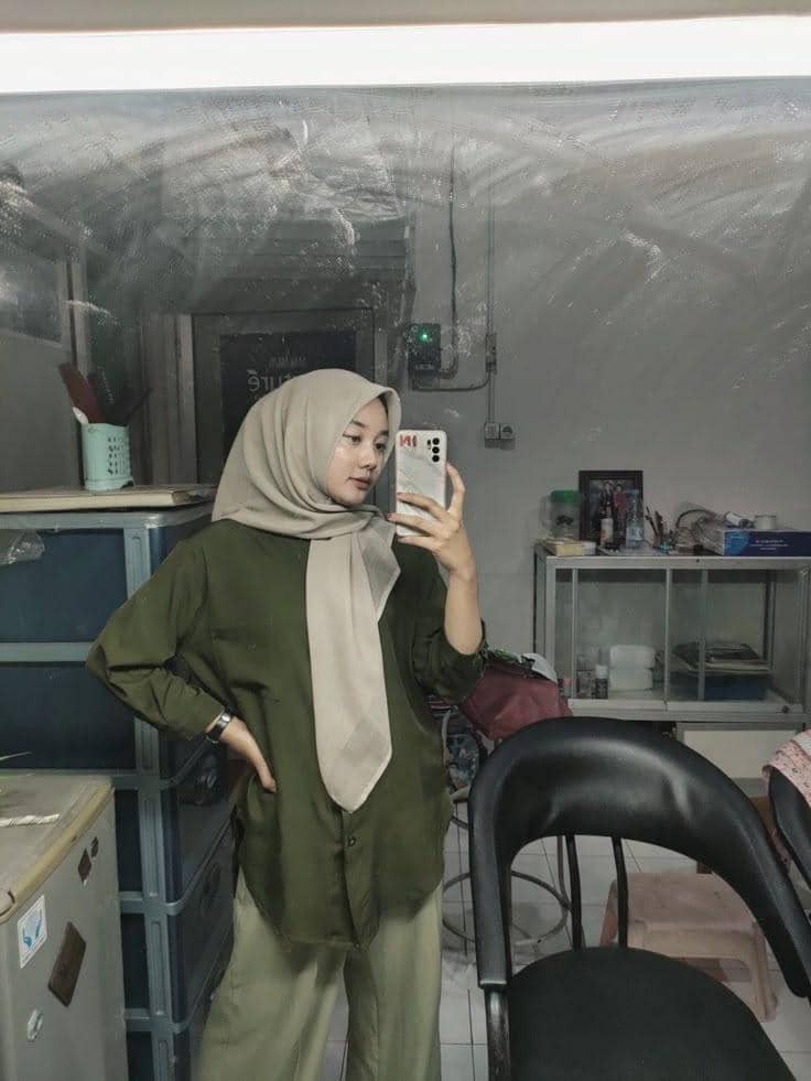 baju army cocok dengan celana warna apa