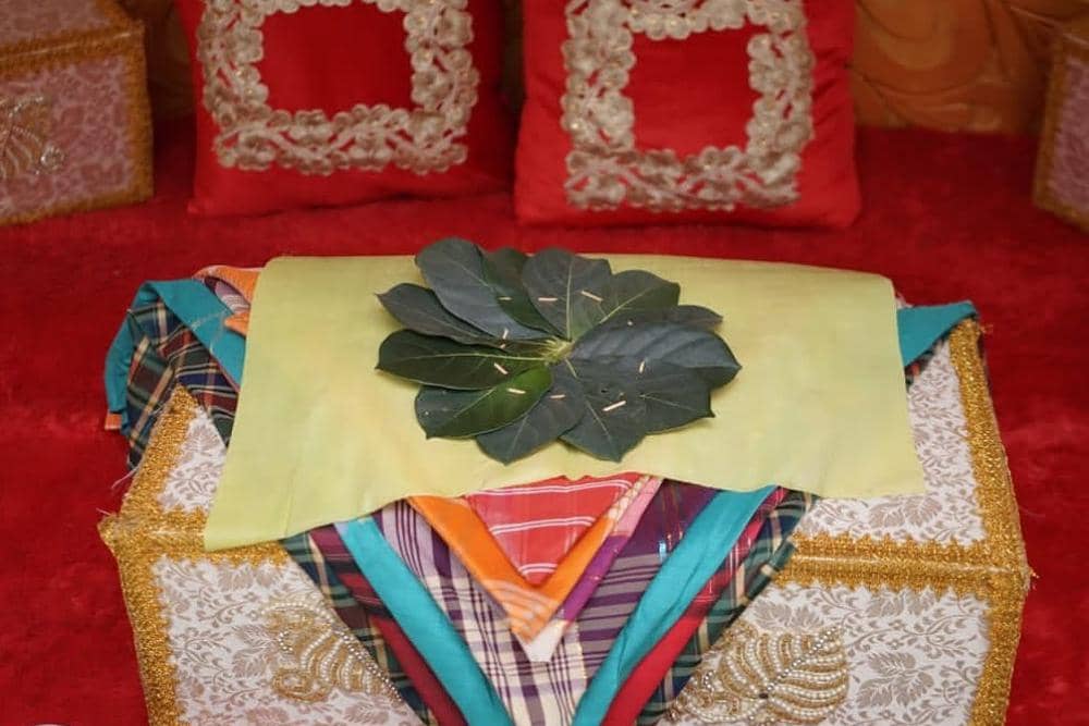 Mapacci @iinsyam_ MUA @drstouch Attire @salon.ulfaa Hair do @roseannisha ....Info paket WA 08154.jpg