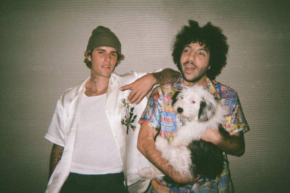 Benny Blanco bersama Justin Bieber untuk lagu "Lonely". (stereogum.com)