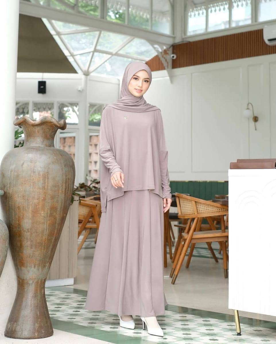 baju warna taupe cocok dengan jilbab warna apa