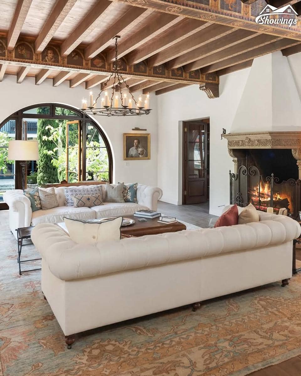 Selena Gomez and Benny Blanco recently purchased a $35 million, seven-bedroom mansion in Beverly (2).jpg