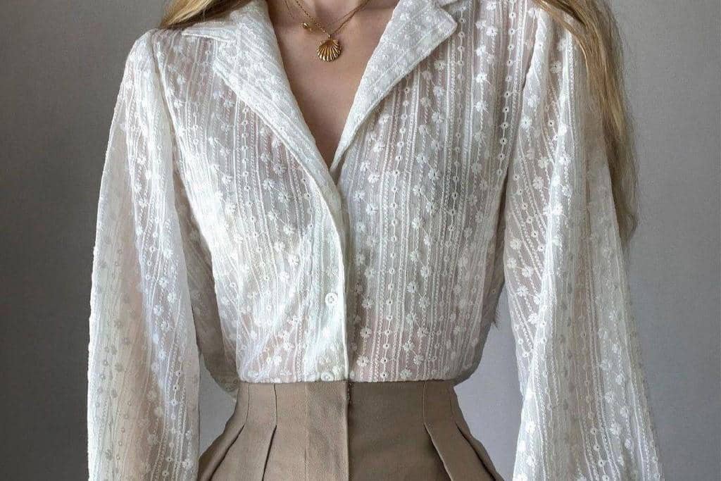 Motif sederhana bisa jadi cara aman untuk mempermanis warna netral. pinterest/luvinlessv