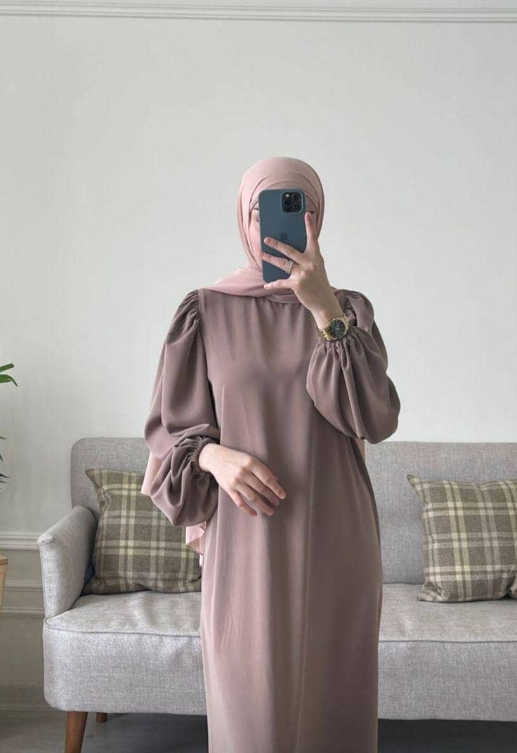 baju warna taupe cocok dengan jilbab warna apa