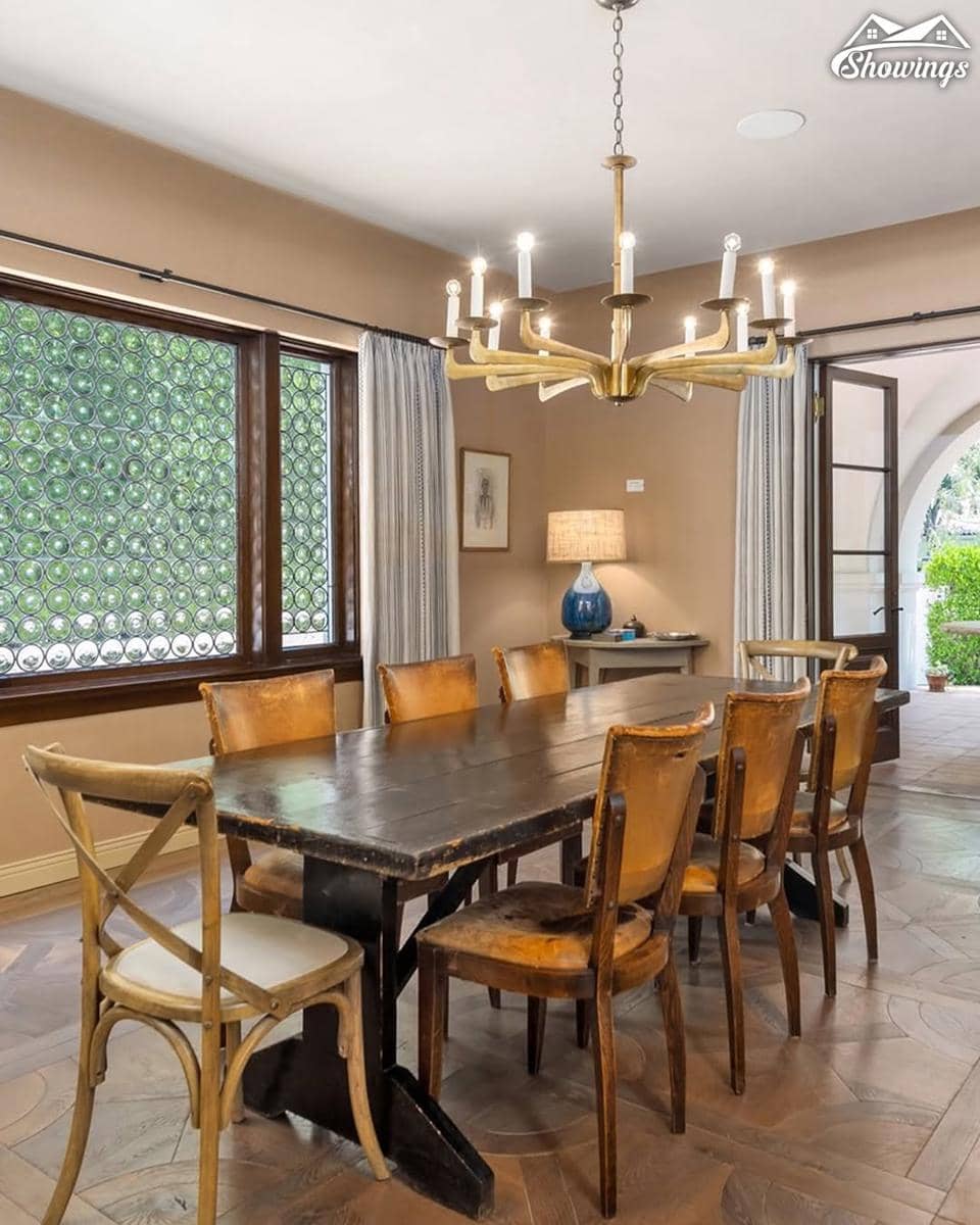 Selena Gomez and Benny Blanco recently purchased a $35 million, seven-bedroom mansion in Beverly (3).jpg