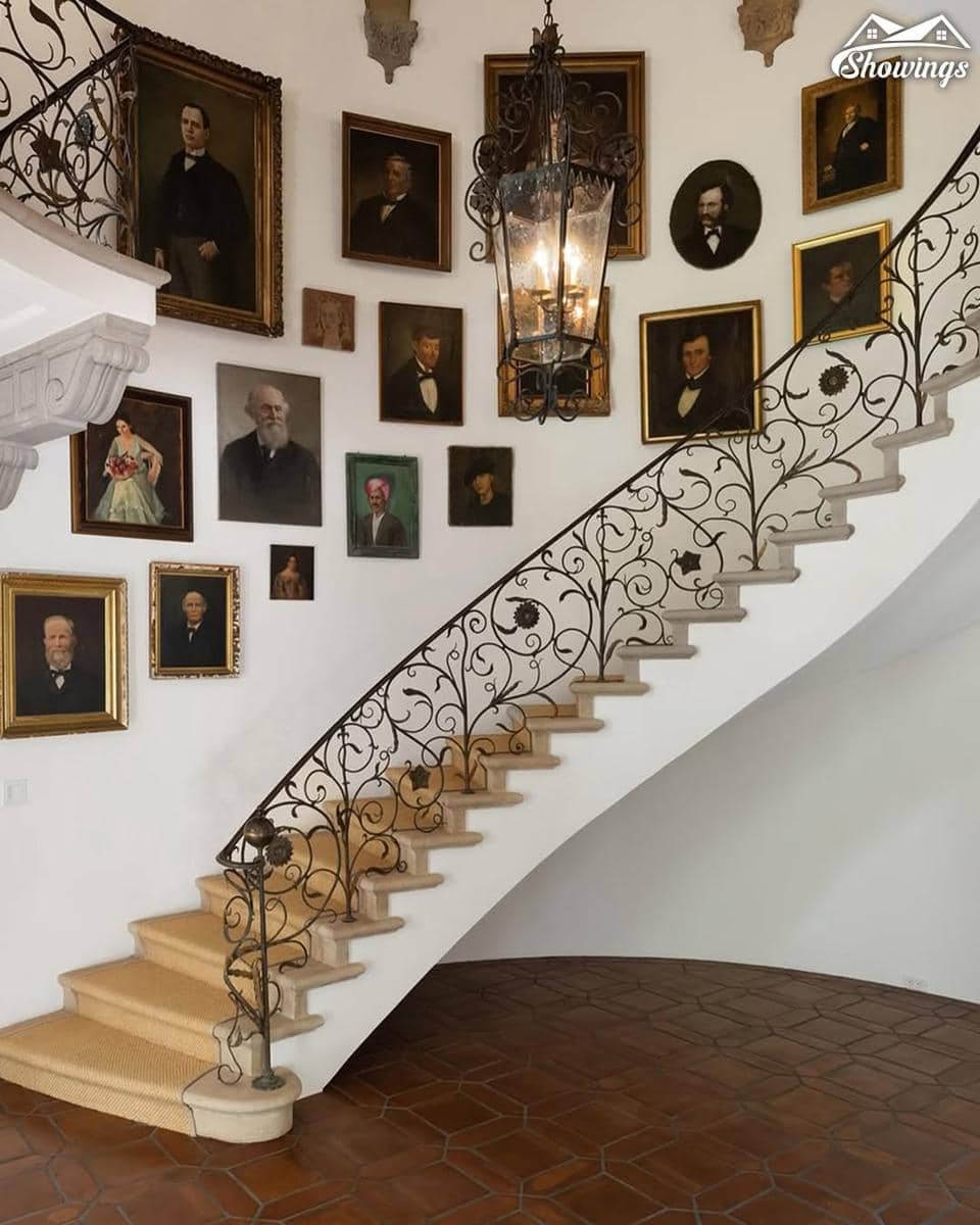 Selena Gomez and Benny Blanco recently purchased a $35 million, seven-bedroom mansion in Beverly (1).jpg