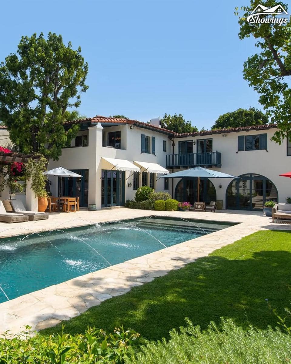 Selena Gomez and Benny Blanco recently purchased a $35 million, seven-bedroom mansion in Beverly.jpg