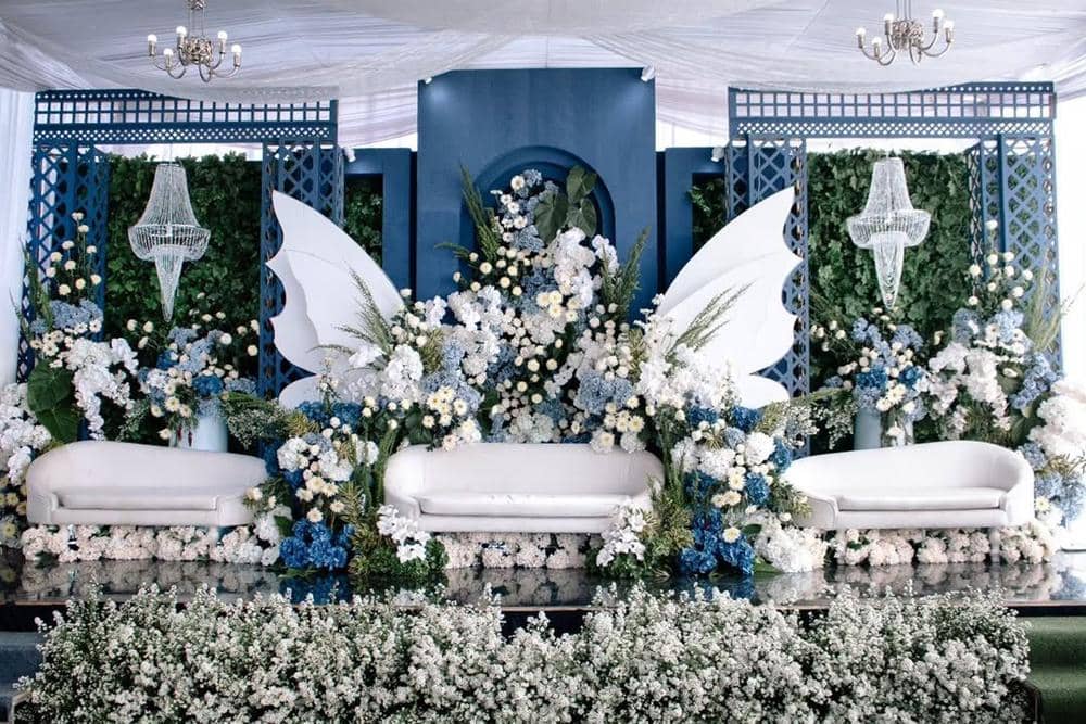ilustrasi dekorasi pernikahan nuansa putih biru (pinterest.com)