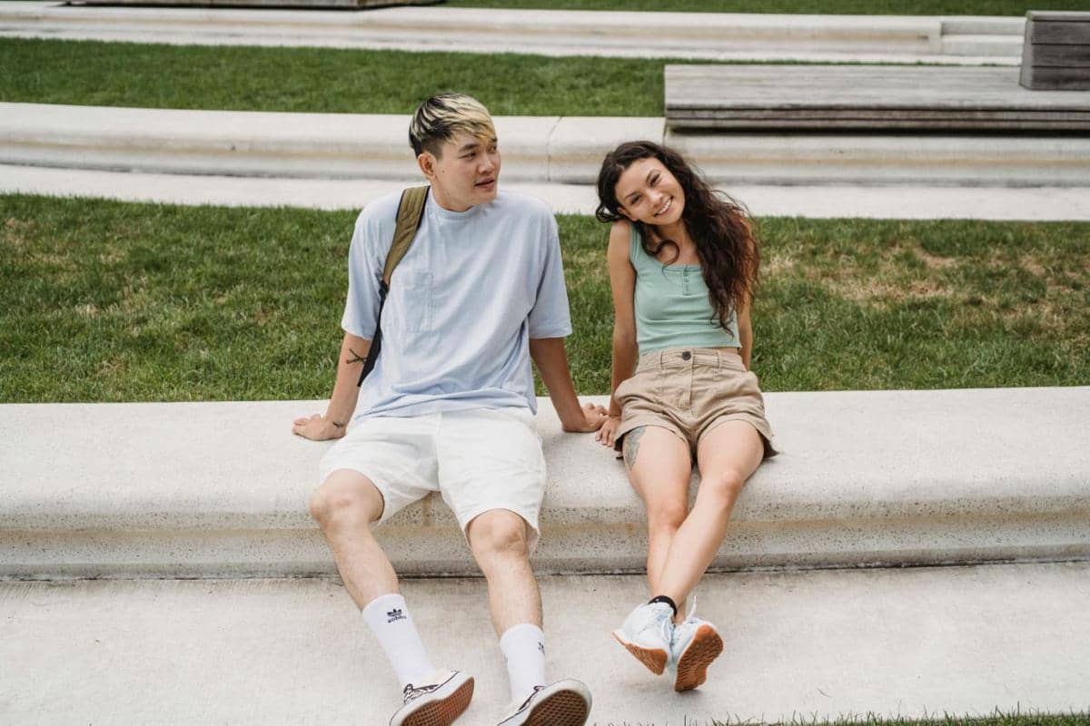 arti gelang hitam di tangan kanan dalam percintaan