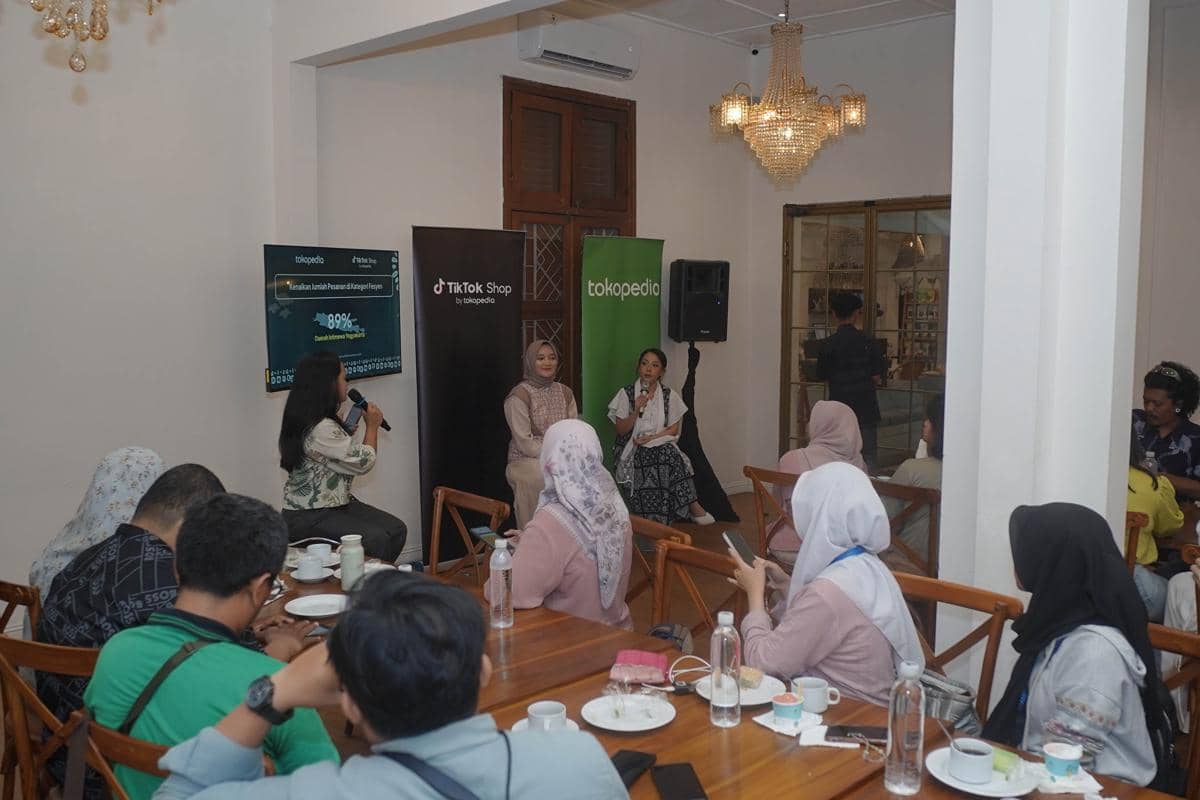 Talkshow 'Tren Bisnis Fesyen Kuartal III 2025' di Tokopedia dan TikTok Shop bersama Delova Wardrobe .jpg