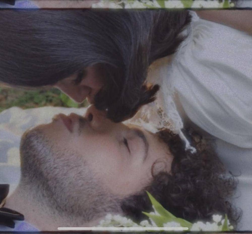 Potret Pernikahan Selena Gomez dan Benny Blanco