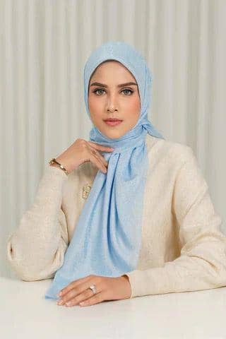 Hijab biru muda