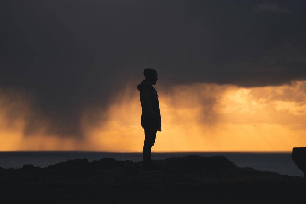 ilustrasi laki-laki putus asa (freepik.com/wirestock)