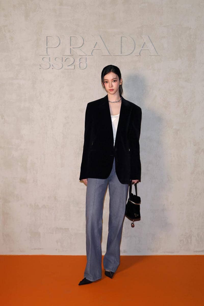 Prada-Front-row-2025-The-Impression-027-scaled.jpg