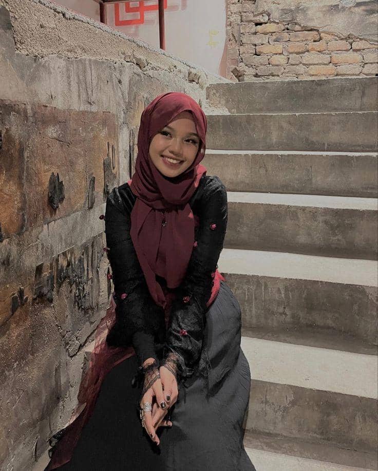 Hijab Maroon