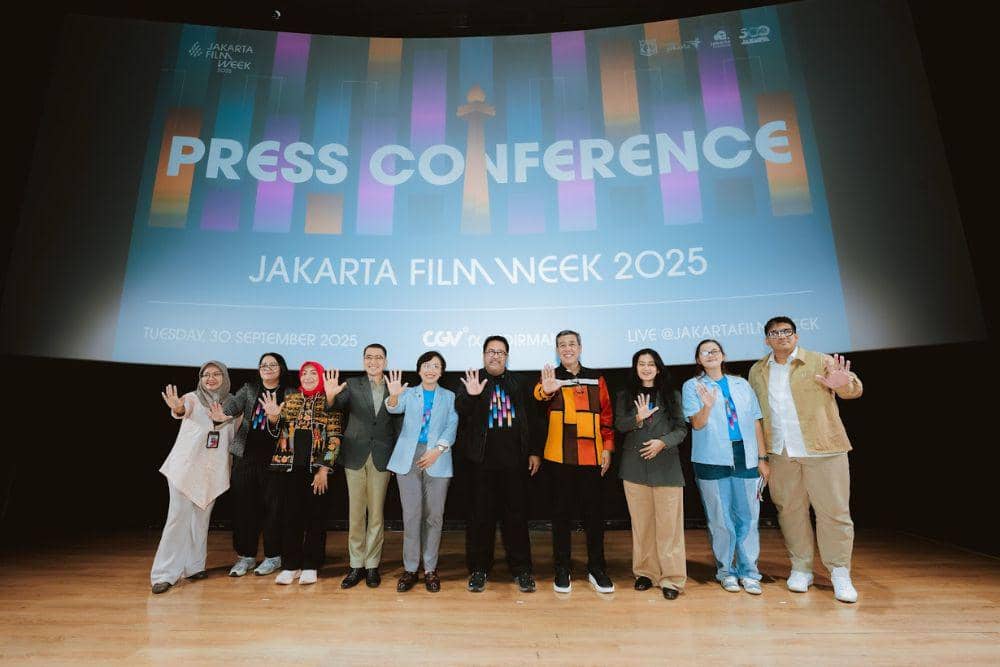 Potret Rano Karno, Ahmad Mahendra, Andhika Permata, dan jajaran panitia Jakarta Film Week di Press Conference JFW2025. (Dok. Jakarta Film Week 2025)