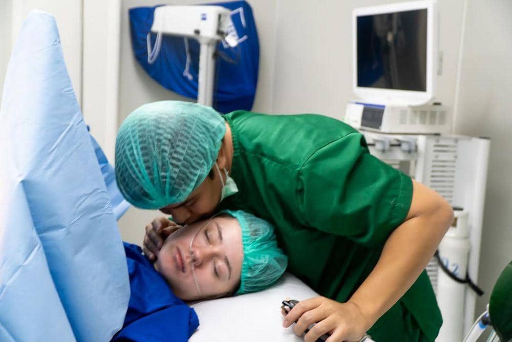 Potret Kelahiran Anak Pertama Billy Syahputra dan Vika Kolesnaya