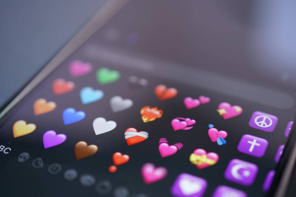 ilustrasi emoji hati (unsplash.com/Tom Krach)
