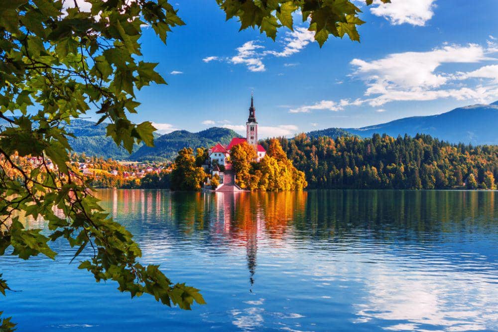 Danau Romantis untuk Lamaran