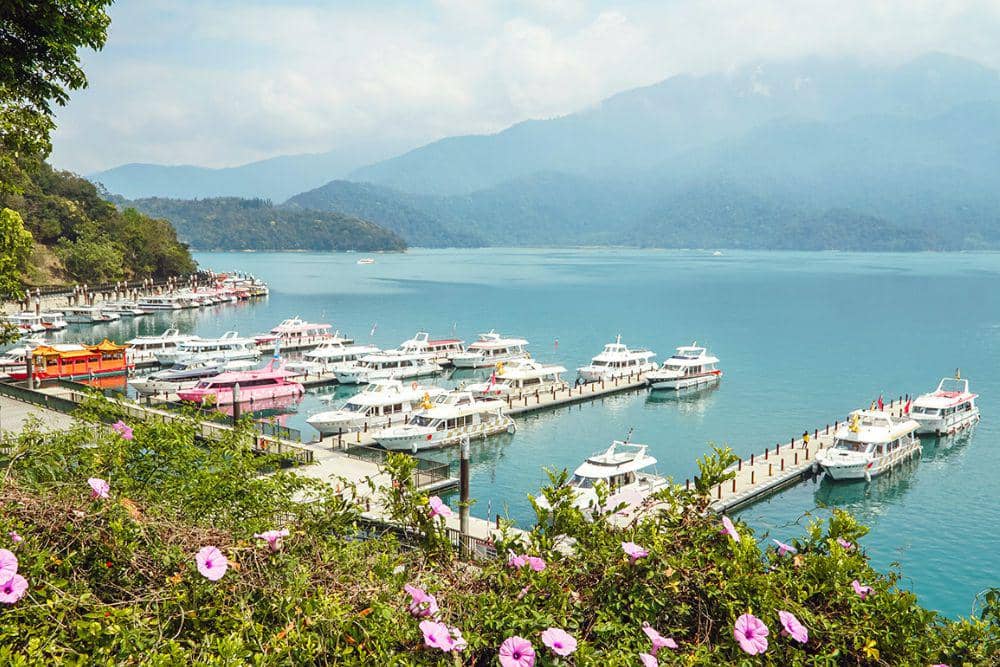 Danau Romantis untuk Lamaran