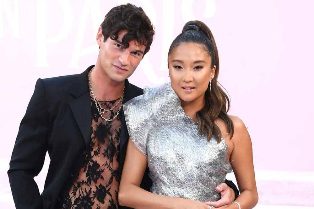 Kisah Cinta Ashley Park dan Paul Forman