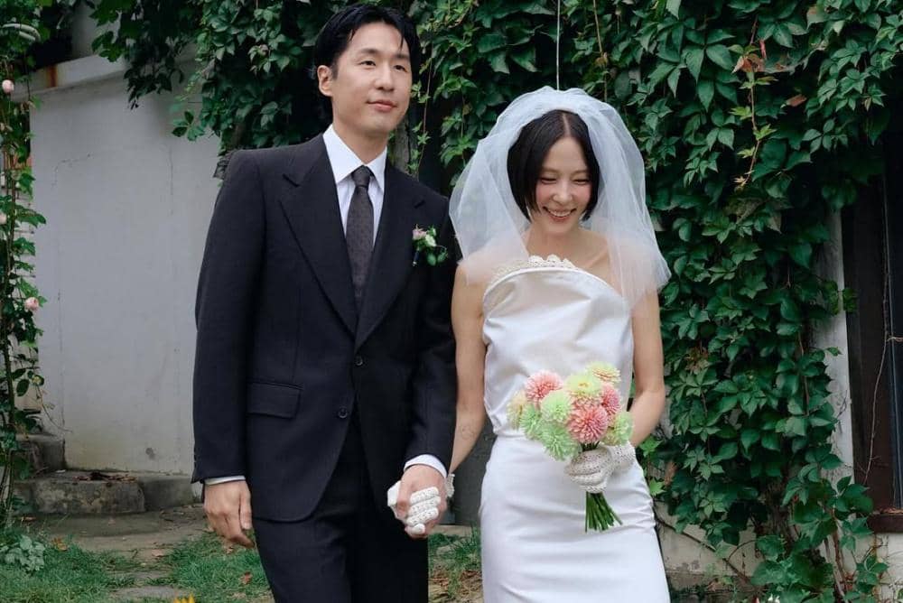 어제 저녁, 비가 그치는 날씨의 축복 속에 마이큐와 가족이 되는 식을 올렸습니다. 지금껏 받은 따뜻한 응원과 다정한 축하들을 더 넓은 곳으로 흘려보내며 살겠습니다. 고맙습니 (4).jpg