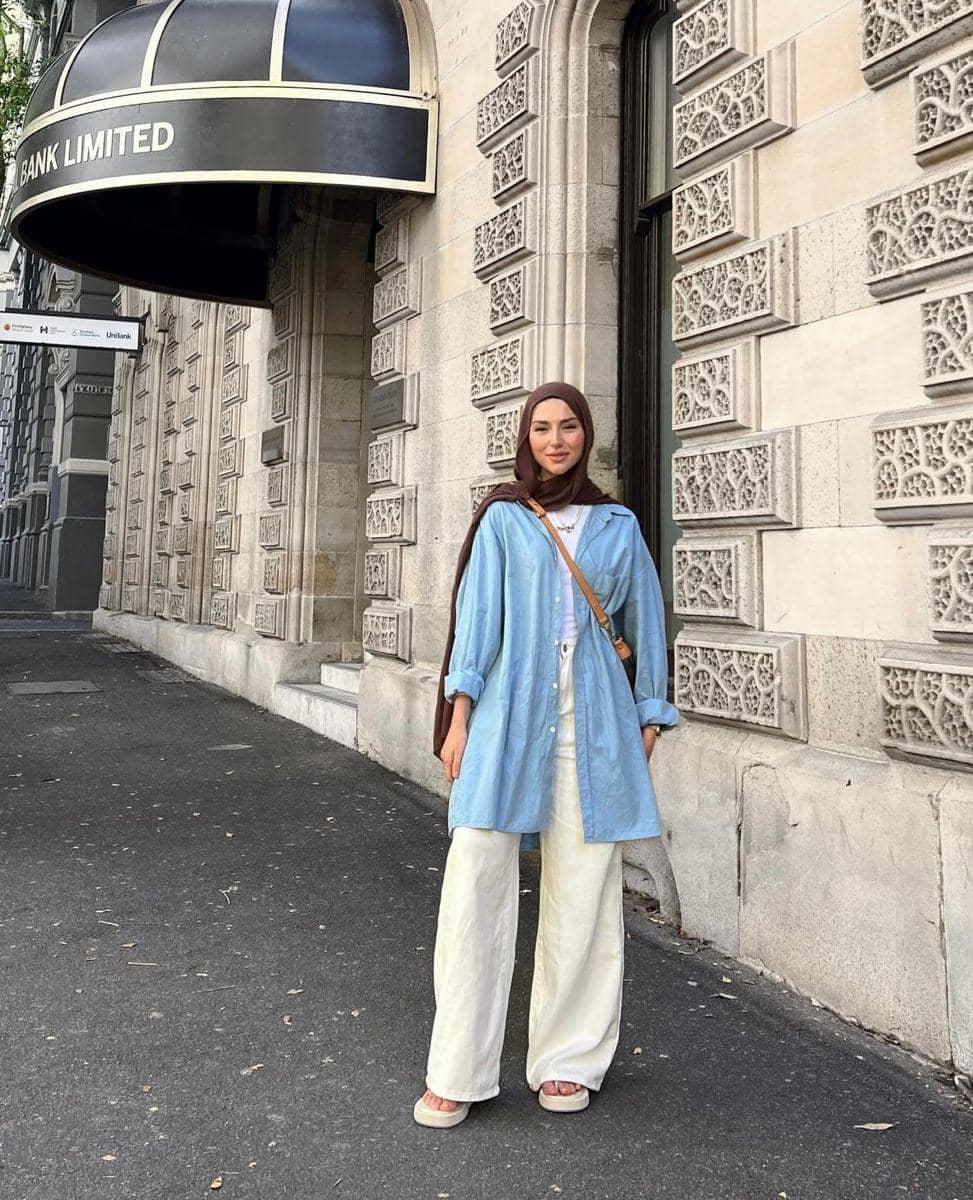 Baju Sky Blue dan Jilbab Coklat Mahogany