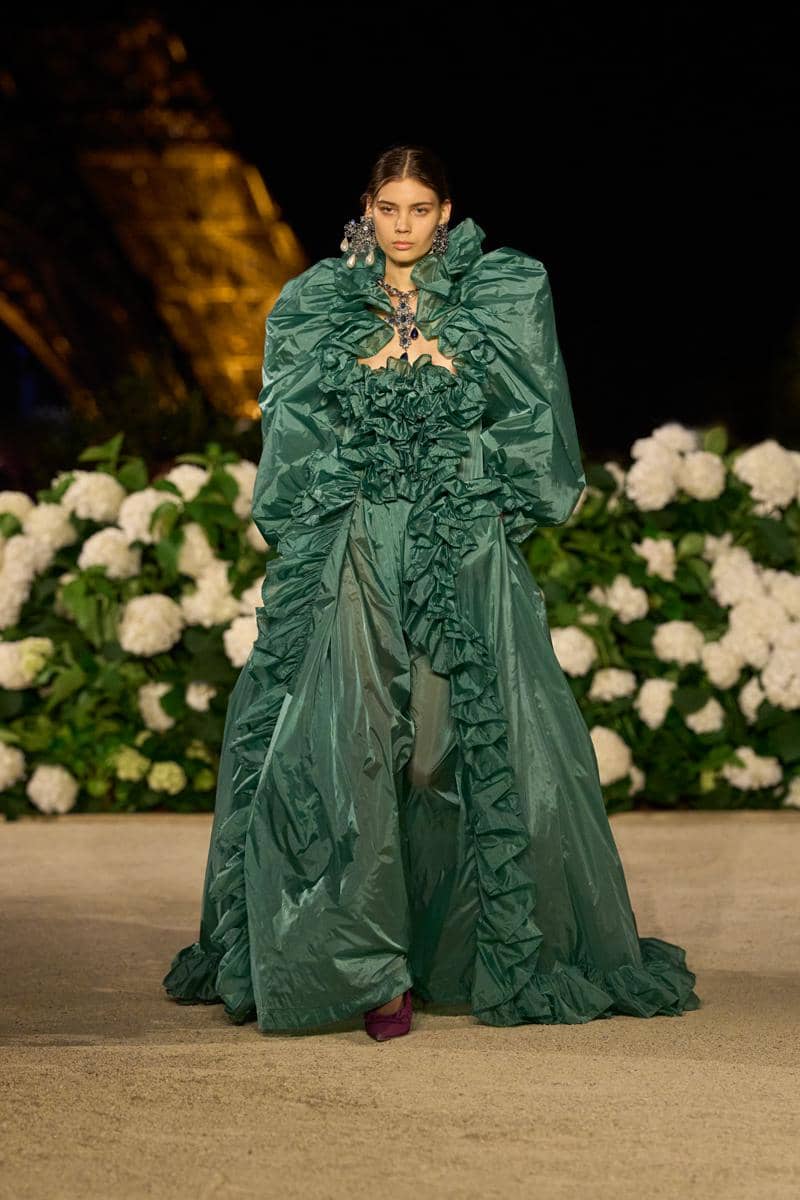 VIGNETTES_LR_SAINT LAURENT_FASHION_SHOW_WOMAN_SUMMER26_RUNWAY_41_LR.jpg